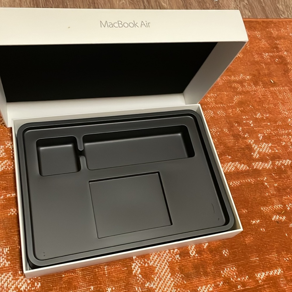 MacBook Air Empty Box - Picture 3 of 3